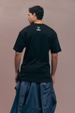 Cargar imagen en el visor de la galería, Arigato Lucky Sphynx Cat T-Shirt